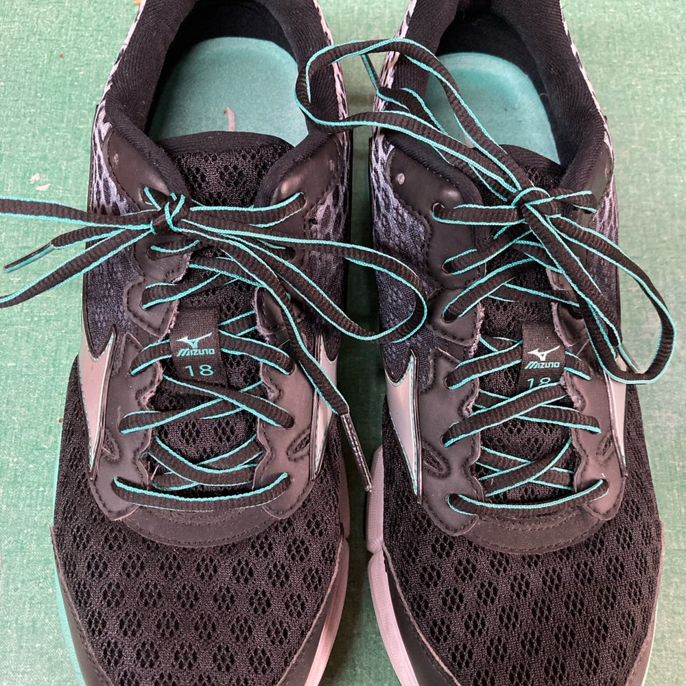 Mizuno Women's Black Athletic Shoes